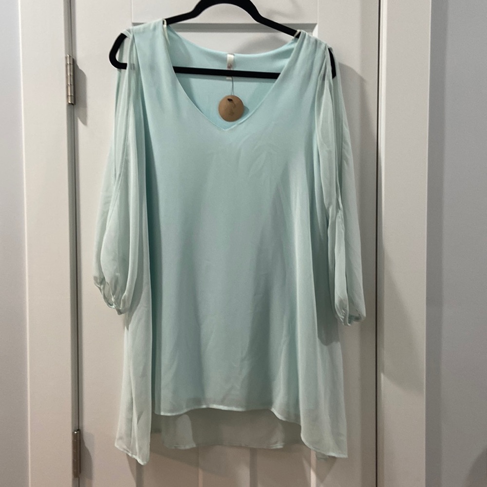 Mint colored mini sheer flowy with opened cold sleeves NWT Small CocoLove